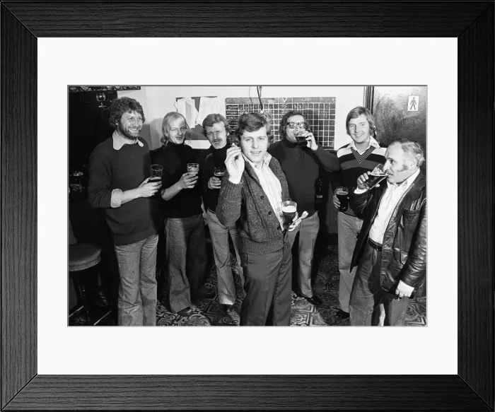 Framed Print : Regular customers at the New Cresta club in Solihull, West Midlands Framed Print : Regular customers at the New Cresta club in Solihull, West Midlands