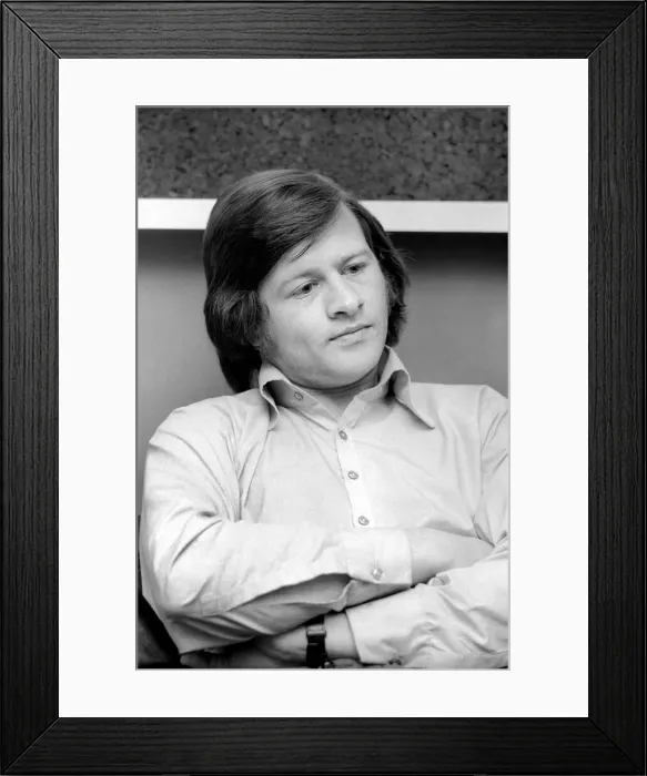 Framed Print : World snooker champion Alex Hurricane'Higgins pictured in his manager Framed Print : World snooker champion Alex Hurricane'Higgins pictured in his manager