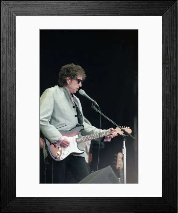 Framed Print : Singer Bob Dylan performing at the Pheonix Festival, Long Marston Airfield Framed Print : Singer Bob Dylan performing at the Pheonix Festival, Long Marston Airfield