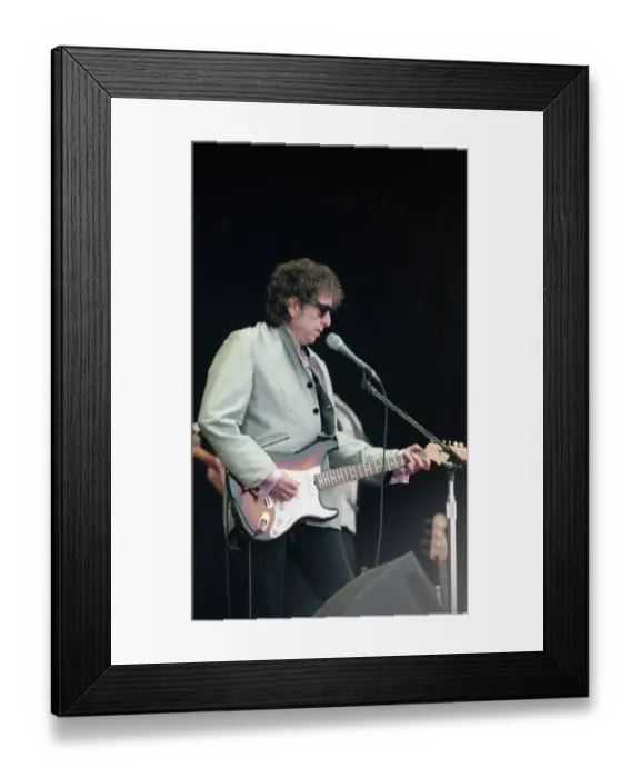 Framed Print : Singer Bob Dylan performing at the Pheonix Festival, Long Marston Airfield Framed Print : Singer Bob Dylan performing at the Pheonix Festival, Long Marston Airfield