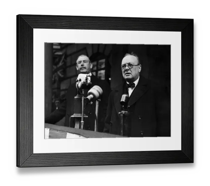 Framed Print : Winston Churchill addresses a recruiting meeting at the Mansion House, London