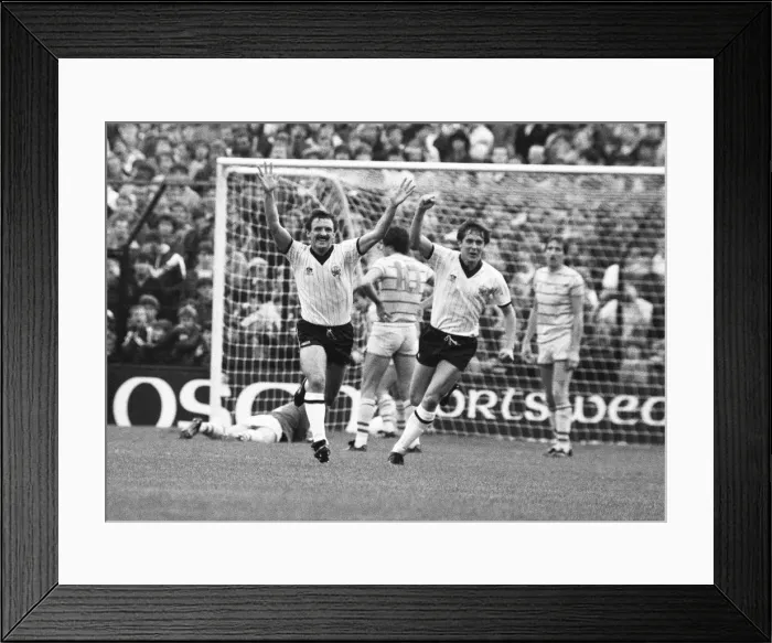 Framed Print : English League Division Two match at Craven Cottage. Fulham 3 v Chelsea 5 Framed Print : English League Division Two match at Craven Cottage. Fulham 3 v Chelsea 5