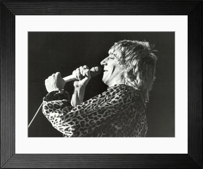 Framed Print : Rod Stewart performing on stage during a concert at the NEC. 17th December, 1978 Framed Print : Rod Stewart performing on stage during a concert at the NEC. 17th December, 1978