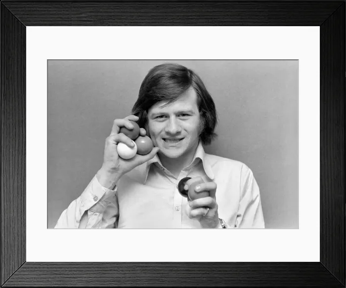 Framed Print : World snooker champion Alex Hurricane'Higgins pictured in his manager Framed Print : World snooker champion Alex Hurricane'Higgins pictured in his manager
