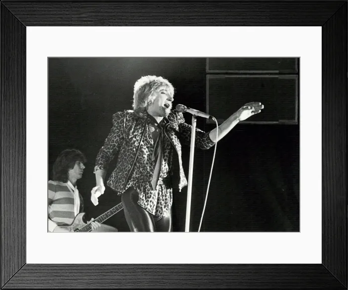 Framed Print : Rod Stewart performing on stage during a concert at the NEC. 17th December, 1978 Framed Print : Rod Stewart performing on stage during a concert at the NEC. 17th December, 1978