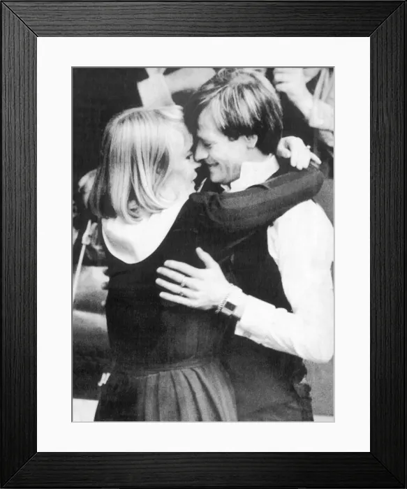 Framed Print : 1983 UK Snooker Championship Final. Steve Davis v Alex Higgins Framed Print : 1983 UK Snooker Championship Final. Steve Davis v Alex Higgins