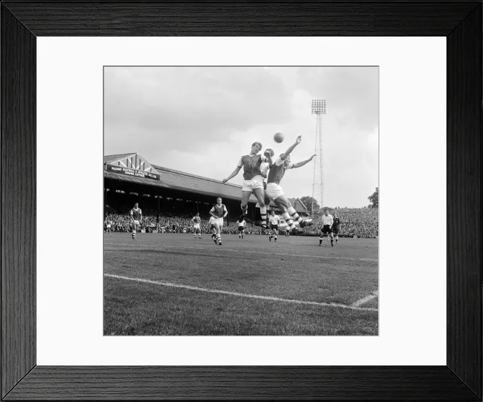 Framed Print : Division One. Fulham 1 v. Arsenal 3. 15th September 1962 Framed Print : Division One. Fulham 1 v. Arsenal 3. 15th September 1962