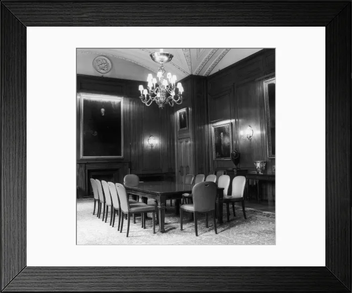 Framed Print : The state dining inside 10 Downing Street, the official residence of the United Kingdoms Framed Print : The state dining inside 10 Downing Street, the official residence of the United Kingdoms