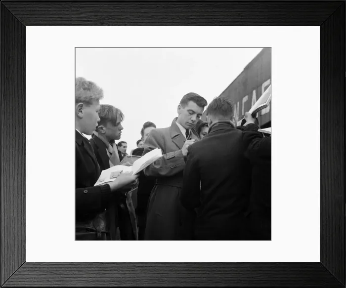 Framed Print : Johnny Haynes of Fulham signing autographs. 31st October 1955 Framed Print : Johnny Haynes of Fulham signing autographs. 31st October 1955