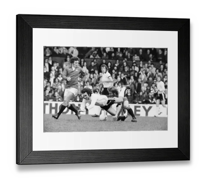 Framed Print : Fulham 6 v. Leyton Orient 1 Former England captain Bobby Moores last match Framed Print : Fulham 6 v. Leyton Orient 1 Former England captain Bobby Moores last match