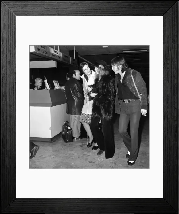 Framed Print : Rolling Stones and Patti Boyd (Ronnie Wood guitarist). November 1973 73-9286-002
