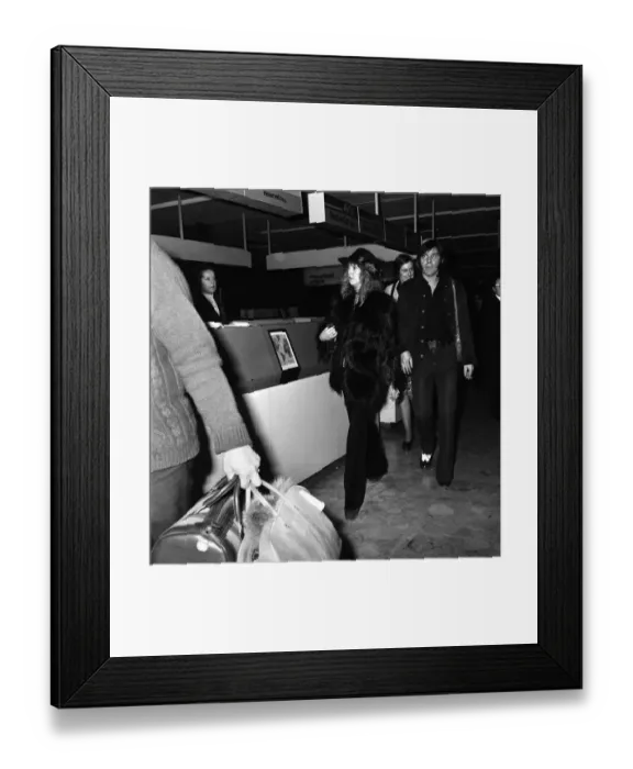 Framed Print : Rolling Stones and Patti Boyd (Ronnie Wood guitarist). November 1973 73-9286-005