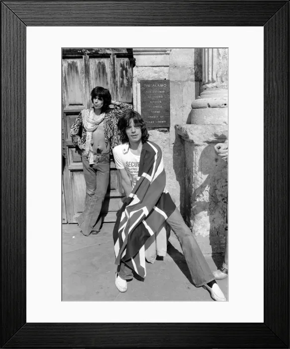 Framed Print : Mick Jagger (with Union Jack flag) and his Rolling Stones band stand at the famous Alamo