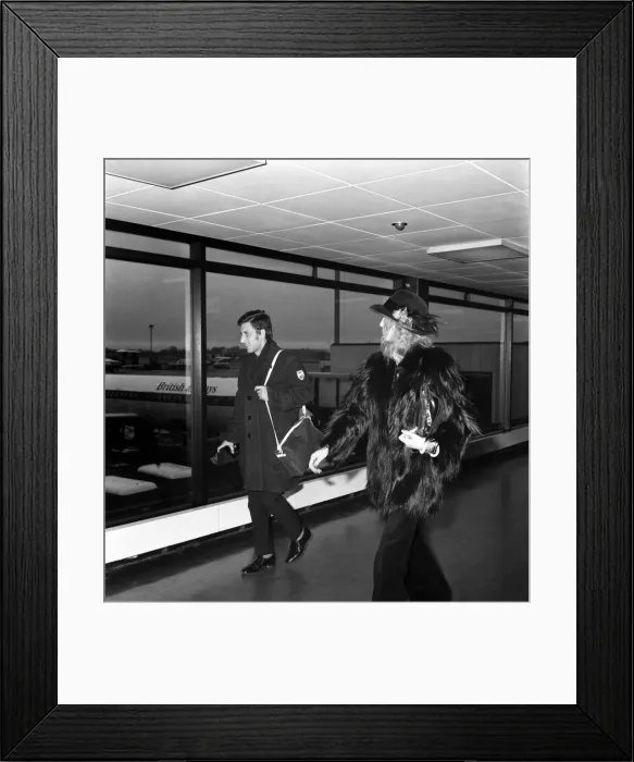 Framed Print : Rolling Stones and Patti Boyd (Ronnie Wood guitarist). November 1973 73-9286-009