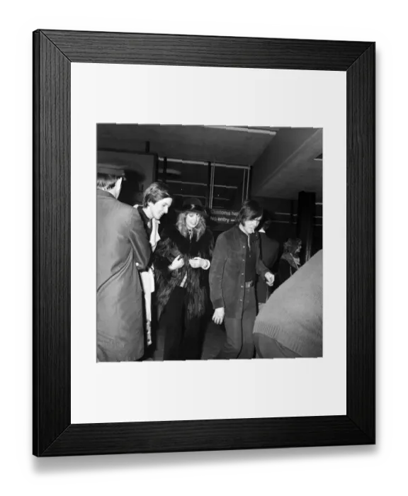 Framed Print : Rolling Stones and Patti Boyd (Ronnie Wood guitarist). November 1973 73-9286-001