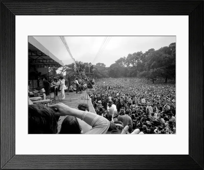 Framed Print : Pop Concert in Hyde Park: The Rolling Stones perform on stage. July 1969 Z06626-027 Framed Print : Pop Concert in Hyde Park: The Rolling Stones perform on stage. July 1969 Z06626-027