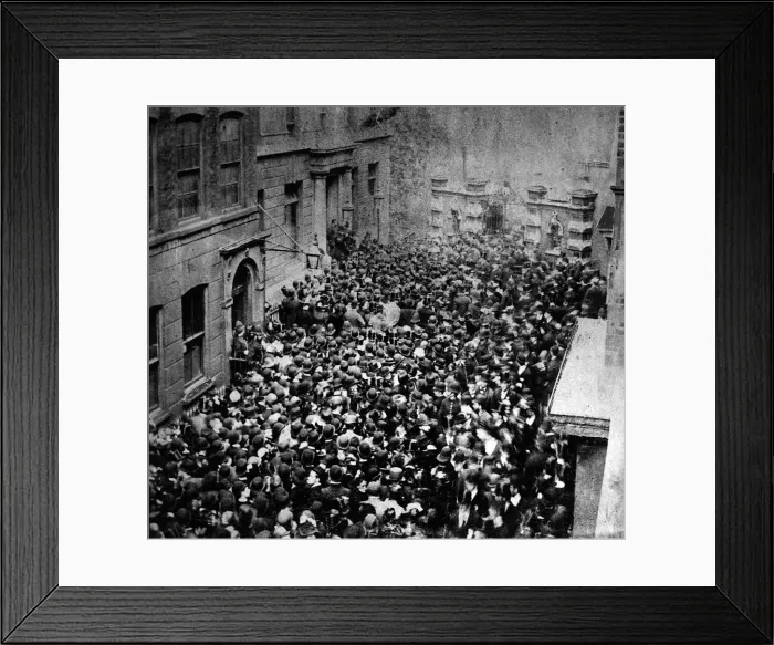 Framed Print : Banks Birkbeck Bank cashiers 1911 Run on the Birkbeck Bank in 1892