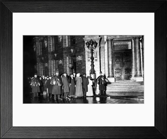 Framed Print : Banks Birkbeck Bank 1892 Run on the Birkbeck Bank in 1892 Framed Print : Banks Birkbeck Bank 1892 Run on the Birkbeck Bank in 1892