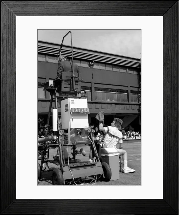 Framed Print : John McEnroe v Tom Gullikson, first round match at Wimbledon on Court Number One Framed Print : John McEnroe v Tom Gullikson, first round match at Wimbledon on Court Number One