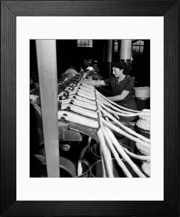 Framed Print : Weaver, Mrs Evelyn Nyland, back at work - after honeymoon - to look after her 25 machines