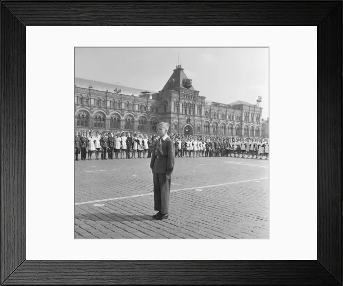Framed Print : Schoolchildren seen here in Red Square Moscow following a visit to the tomb of Lenin Framed Print : Schoolchildren seen here in Red Square Moscow following a visit to the tomb of Lenin