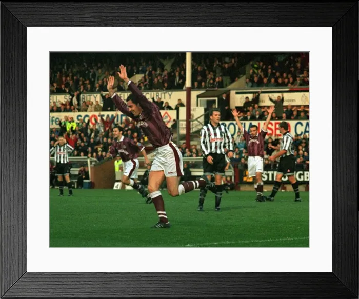 Framed Print : Scottish Premier League match at Tynecastle. Heart of Midlothian 2 v Dunfermline 0