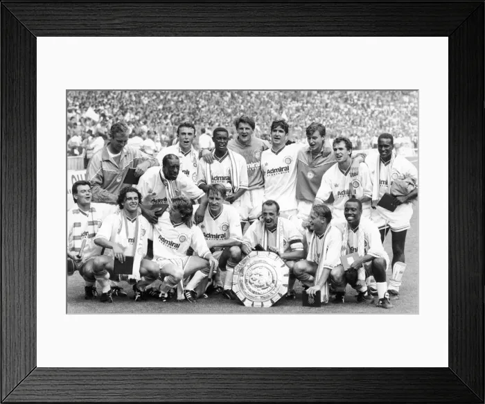 Framed Print : Leeds United players with The Charity Shield after beating Liverpool
