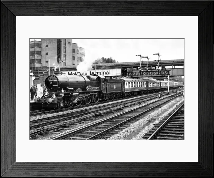 Framed Print : The ex-Great Western Railways locomotive King George V drew a big crowd in London on 4th Framed Print : The ex-Great Western Railways locomotive King George V drew a big crowd in London on 4th