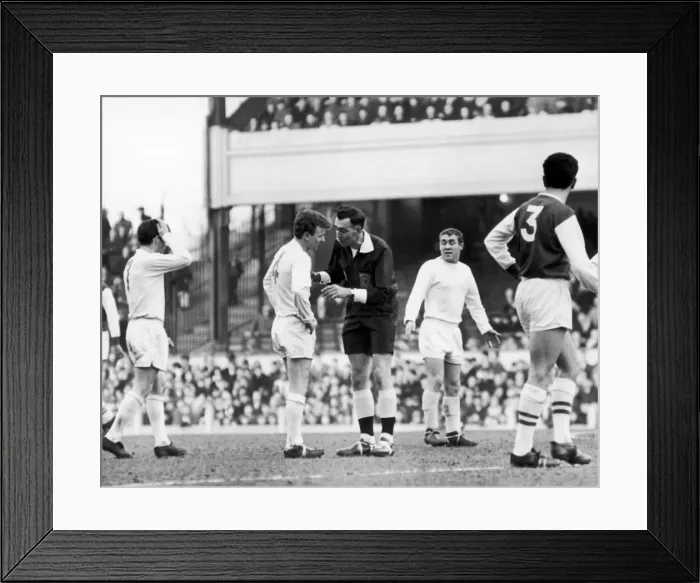 Framed Print : Arsenal 1 v. Leeds 2. Referee Handley cautions Leeds United player Billy Bremner Framed Print : Arsenal 1 v. Leeds 2. Referee Handley cautions Leeds United player Billy Bremner