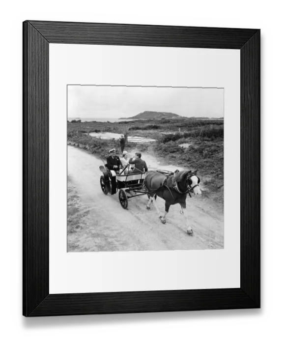 Framed Print : Queen Elizabeth and Prince Charles touring the Scilly Isles 1967 in a horse drawn Framed Print : Queen Elizabeth and Prince Charles touring the Scilly Isles 1967 in a horse drawn