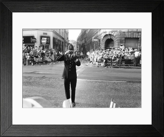 Framed Print : Wedding day of Prince Charles & Lady Diana Spencer, 29th July 1981 Framed Print : Wedding day of Prince Charles & Lady Diana Spencer, 29th July 1981