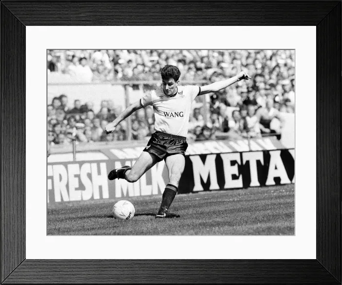 Framed Print : 1986 Milk Cup Final at Wembley Stadium. Oxford United 3 v Queens Park Rangers 0 Framed Print : 1986 Milk Cup Final at Wembley Stadium. Oxford United 3 v Queens Park Rangers 0
