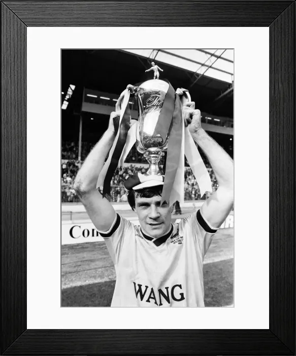 Framed Print : 1986 Milk Cup Final at Wembley Stadium. Oxford United 3 v Queens Park Rangers 0 Framed Print : 1986 Milk Cup Final at Wembley Stadium. Oxford United 3 v Queens Park Rangers 0