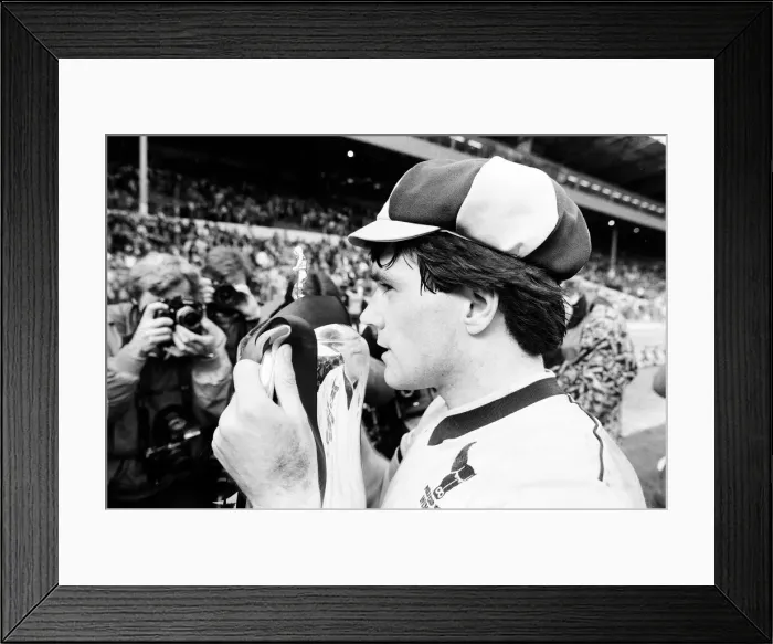 Framed Print : 1986 Milk Cup Final at Wembley Stadium. Oxford United 3 v Queens Park Rangers 0