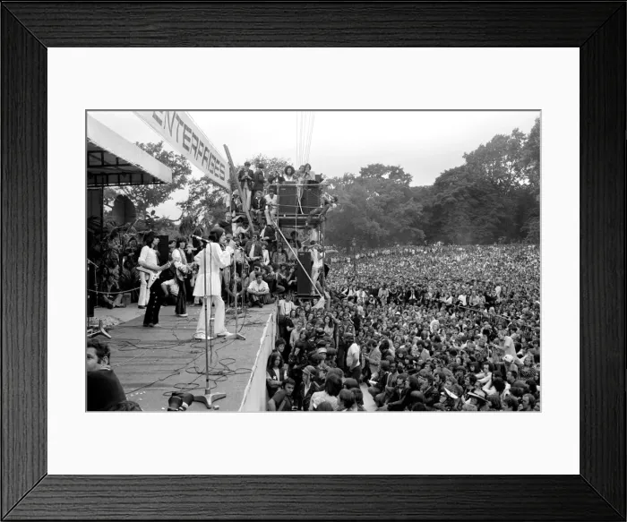 Framed Print : Pop Concert in Hyde Park: The Rolling Stones perform on stage. July 1969 Z06626-049 Framed Print : Pop Concert in Hyde Park: The Rolling Stones perform on stage. July 1969 Z06626-049