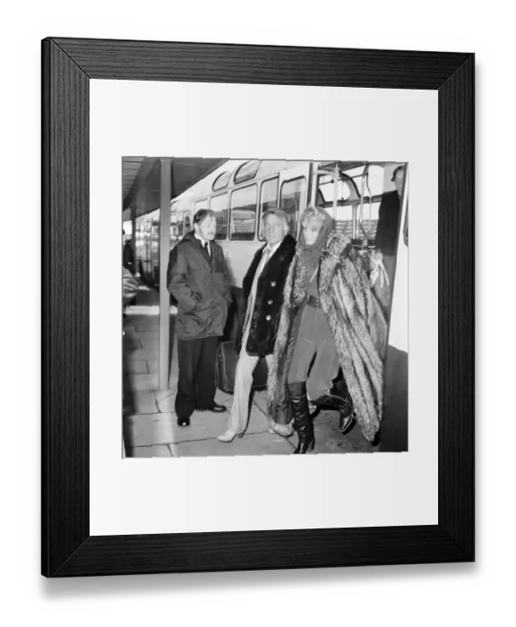 Framed Print : Richard Burton and his wife Susie Hunt pictured arriving at Heathrow airport today Framed Print : Richard Burton and his wife Susie Hunt pictured arriving at Heathrow airport today