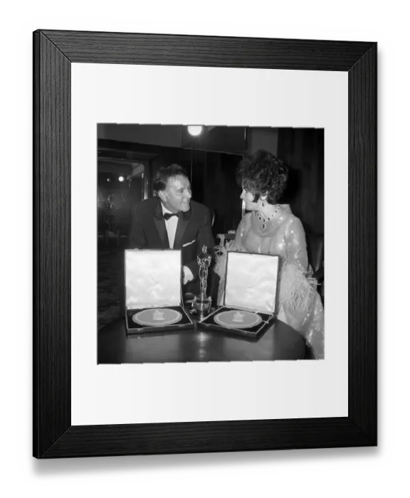 Framed Print : Richard Burton and Elizabeth Taylor seen here at film awards where Mrs