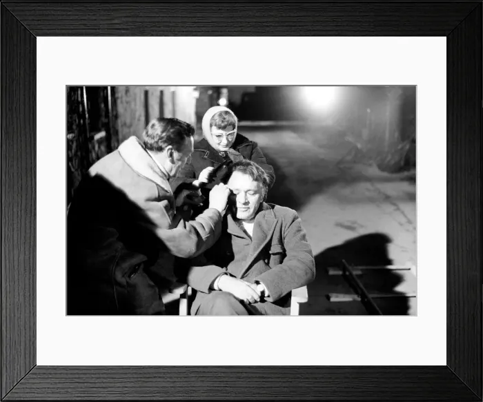 Framed Print : Richard Burton filming: Under Milk Wood on location at Fishguard, South Wales Framed Print : Richard Burton filming: Under Milk Wood on location at Fishguard, South Wales