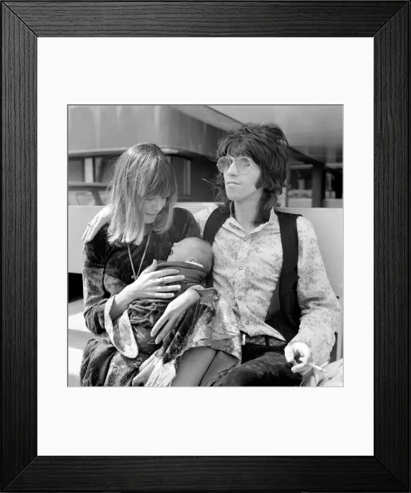 Framed Print : Keith Richard of the Rolling Stones at Kings College Hospital on 18 August 1969 to Framed Print : Keith Richard of the Rolling Stones at Kings College Hospital on 18 August 1969 to