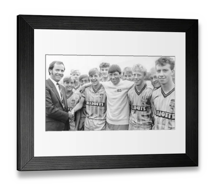 Framed Print : Joe Elliott shakes on a shirt sponsorship deal for Coventry City