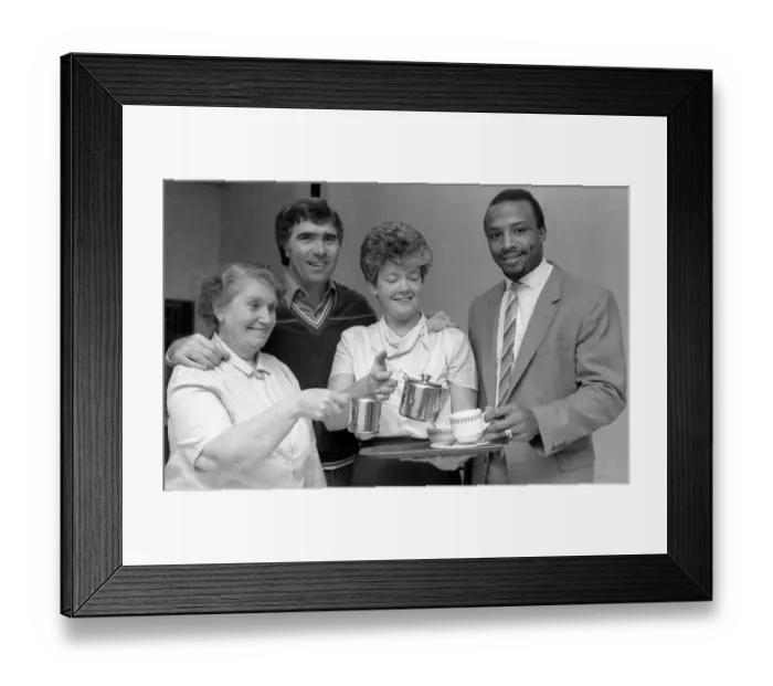 Framed Print : Bobby Gould welcomes new signing Cyrille Regis to Coventry City with a cup of tea