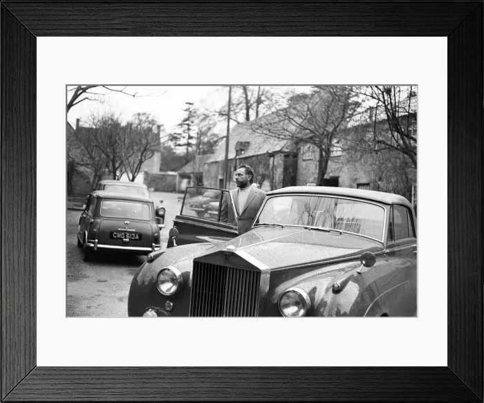 Framed Print : Richard Burton and Elizabeth Taylor visiting Merton College, Oxford Framed Print : Richard Burton and Elizabeth Taylor visiting Merton College, Oxford