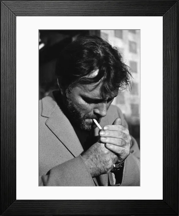 Framed Print : Richard Burton and Elizabeth Taylor visiting Merton College, Oxford Framed Print : Richard Burton and Elizabeth Taylor visiting Merton College, Oxford