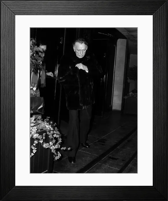 Framed Print : Richard Burton actor in hotel entrance