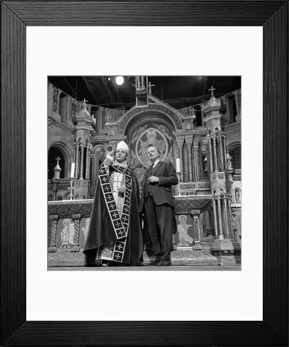 Framed Print : Richard Burton and Sir Basil Spence on the set of Becket Framed Print : Richard Burton and Sir Basil Spence on the set of Becket