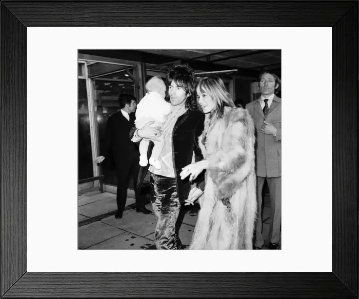 Framed Print : Rolling Stones guitarist Keith Richards at Heathrow airport met by Anita Pallenberg Framed Print : Rolling Stones guitarist Keith Richards at Heathrow airport met by Anita Pallenberg
