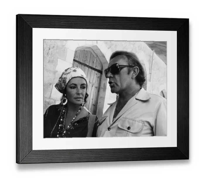 Framed Print : Richard Burton & Elizabeth Taylor in Jerusalem, Israel 30th August 1975