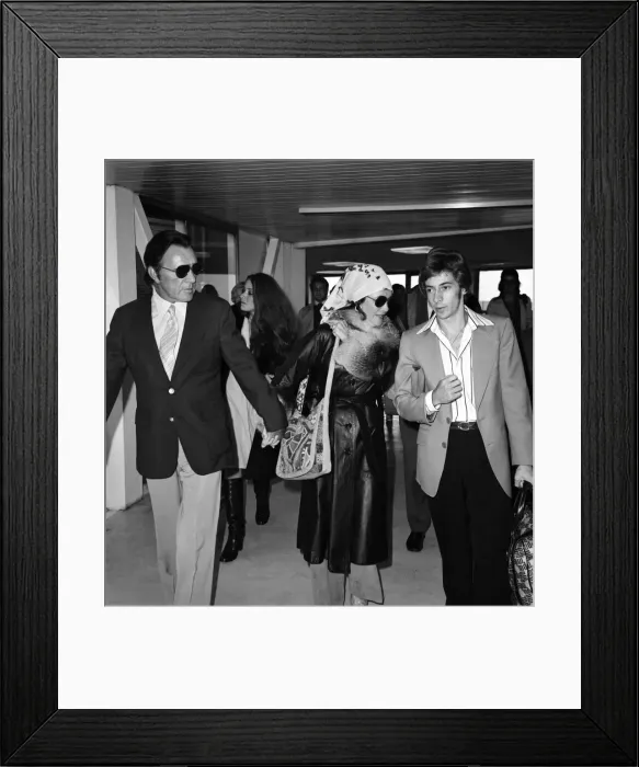 Framed Print : Richard Burton and Liz Taylor the newlyweds'arrived at Heathrow Airport today Framed Print : Richard Burton and Liz Taylor the newlyweds'arrived at Heathrow Airport today
