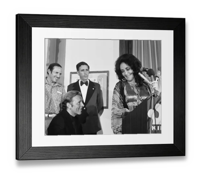 Framed Print : Richard Burton & Elizabeth Taylor in Jerusalem, Israel 30th August 1975