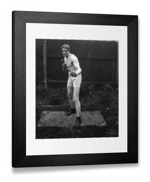 Framed Print : Bombardier Billy Wells poses for the Daily Mirror prior to his fight against Gunner Moir